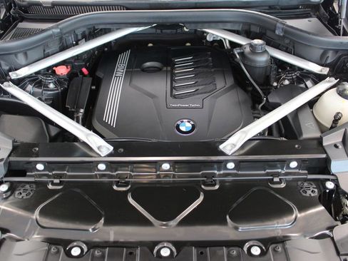Used 2020 BMW X5 xDrive40i w/ Premium Package AWD/4WD image 9