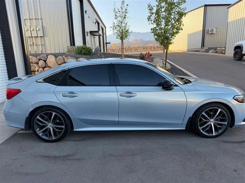 Used 2022 Honda Civic Touring image 11