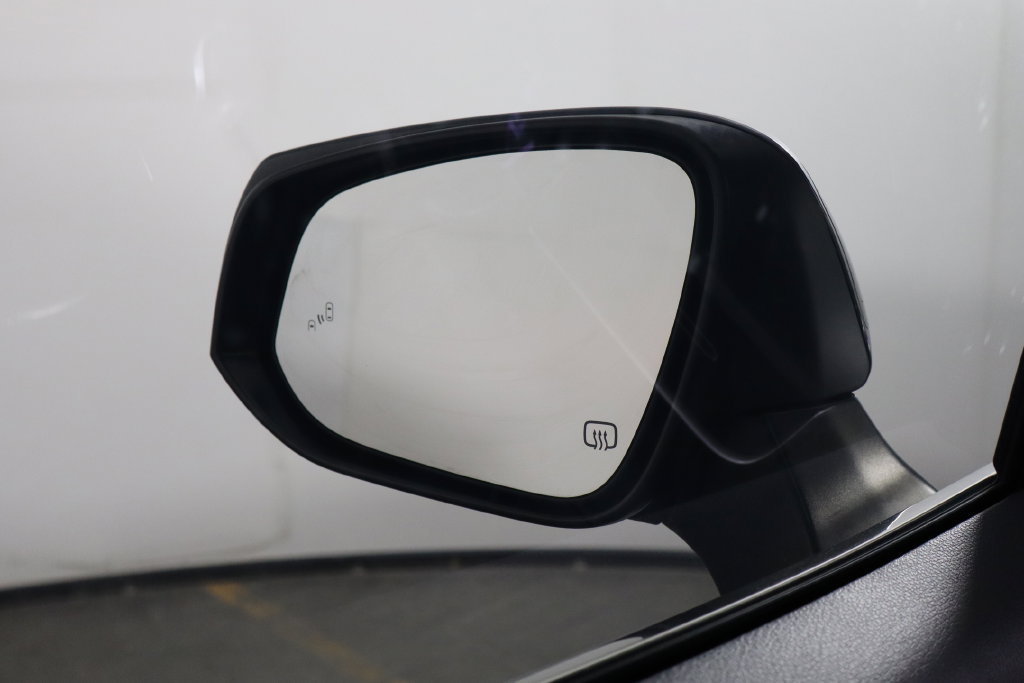 Used 2021 Toyota Highlander XLE FWD image 39