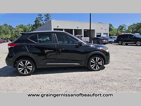 Used 2019 Nissan Kicks SR w/ Exterior Electronics Package FWD image 35