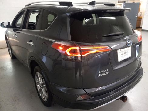 Used 2016 Toyota RAV4 Limited image 9