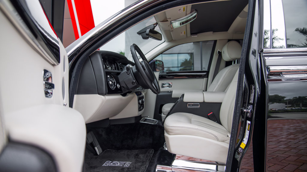 Used 2014 Rolls-Royce Phantom Sedan RWD image 14