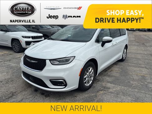 Used 2023 Chrysler Pacifica Touring-L FWD image 1