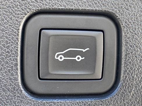 Used 2025 Chevrolet Traverse LT AWD/4WD image 5