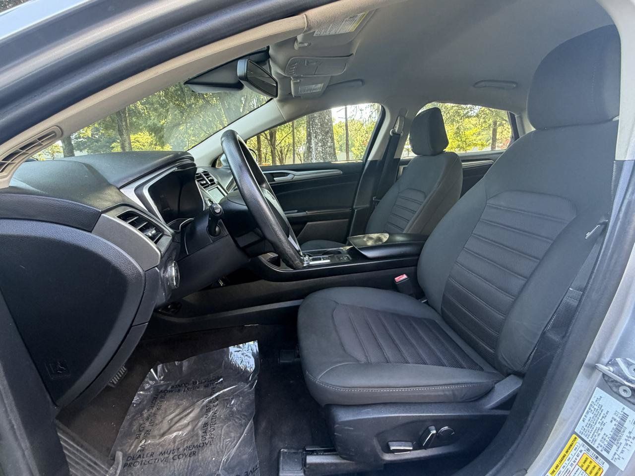 Used 2020 Ford Fusion SE FWD image 11