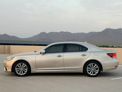 Used 2013 Lexus LS 460 w/ Comfort Pkg RWD image 20