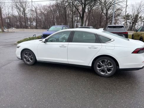 Used 2023 Honda Accord EX image 7