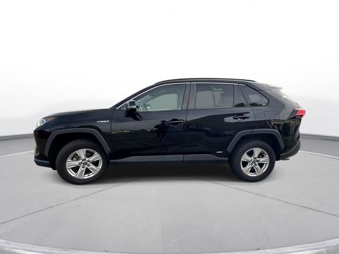 Used 2021 Toyota RAV4 XLE w/ Convenience Package image 9