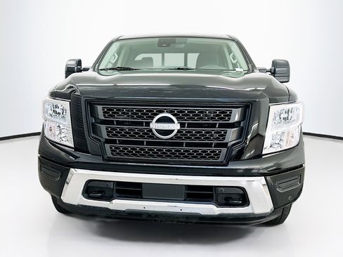 Used 2024 Nissan Titan SV w/ SV Convenience Package image 2