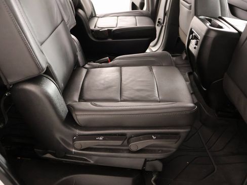 Used 2024 Chevrolet Tahoe Z71 w/ Luxury Package image 17