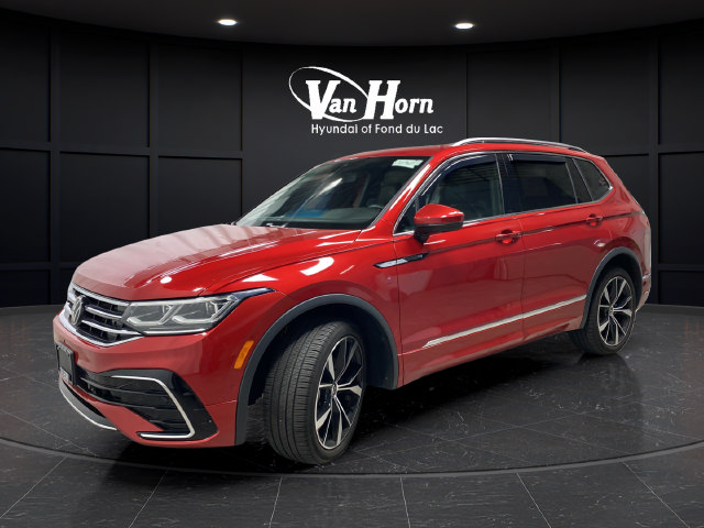 Used 2024 Volkswagen Tiguan SEL R-Line AWD/4WD image 3