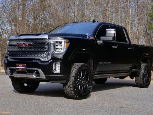 Used 2023 GMC Sierra 2500 Denali w/ Denali Black Diamond Edition image 6