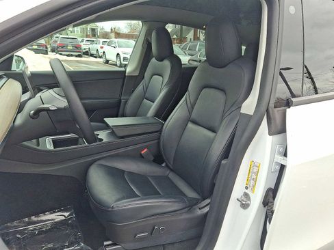 Used 2022 Tesla Model Y Performance image 11