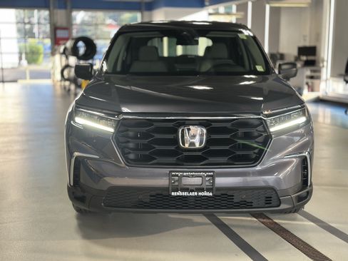 Used 2023 Honda Pilot LX image 3
