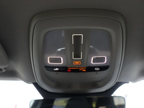 Certified 2025 Volvo XC90 B6 Plus image 29