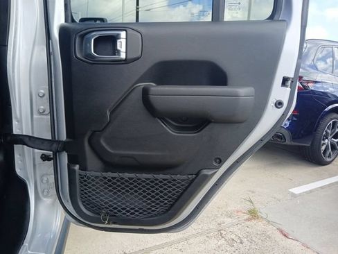 Used 2023 Jeep Wrangler Unlimited Rubicon 4xe AWD/4WD image 9