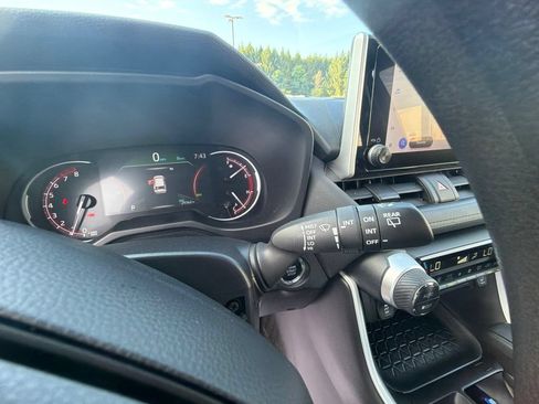 Used 2025 Toyota RAV4 XLE AWD/4WD image 32