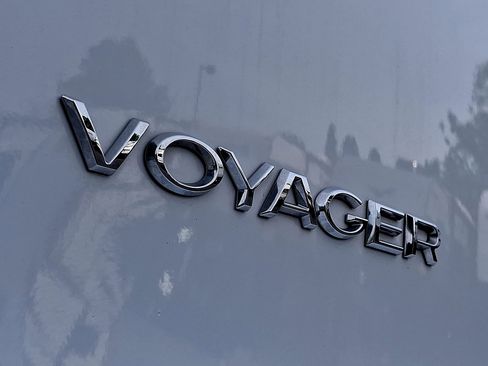 Used 2023 Chrysler Voyager LX FWD image 23