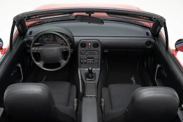 Used 1990 MAZDA MX-5 Miata RWD image 32