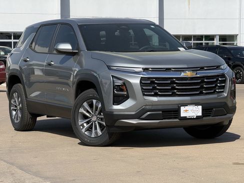 New 2026 Chevrolet Equinox LT FWD image 2