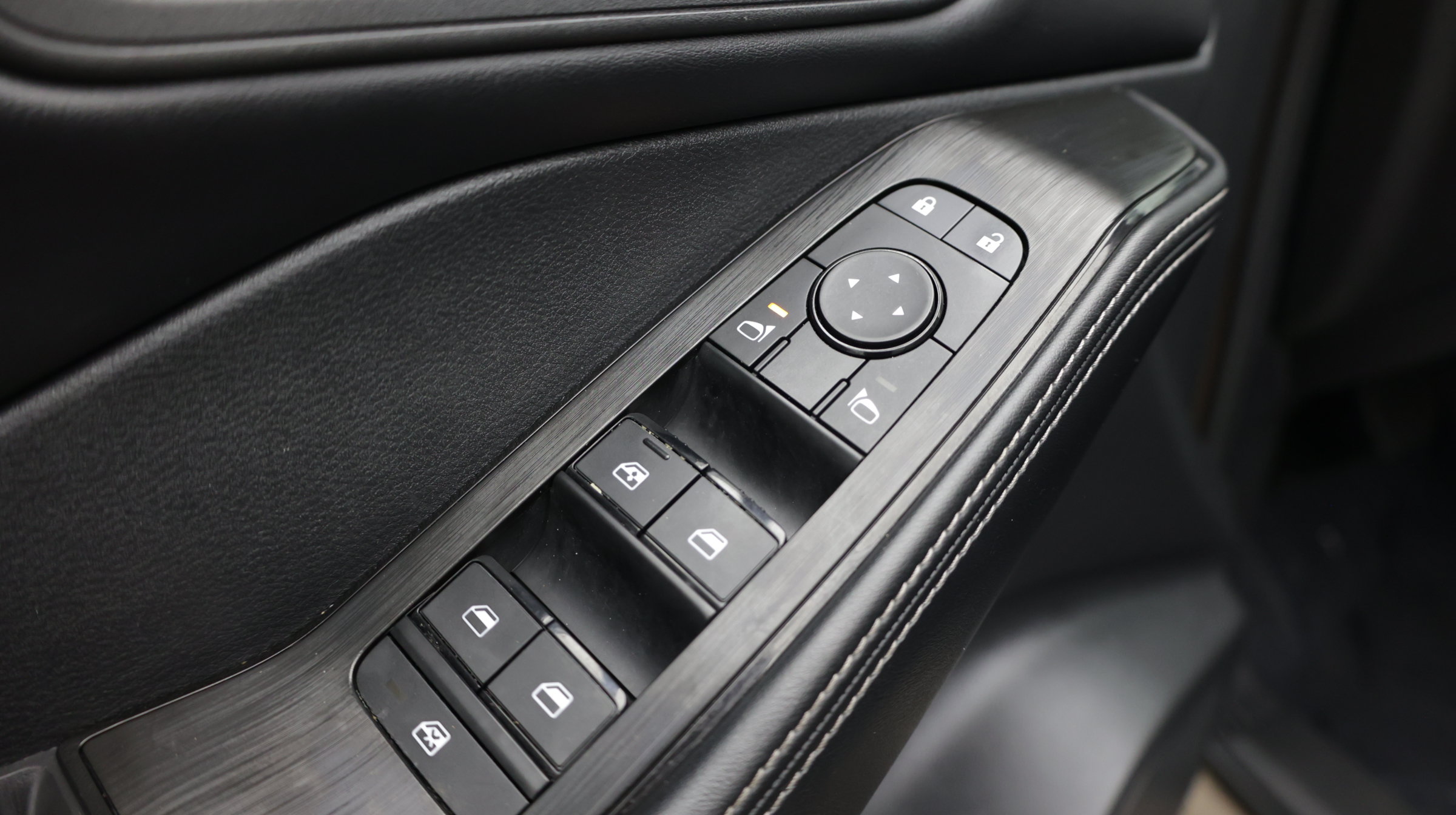 Used 2025 Nissan Rogue SV FWD image 13