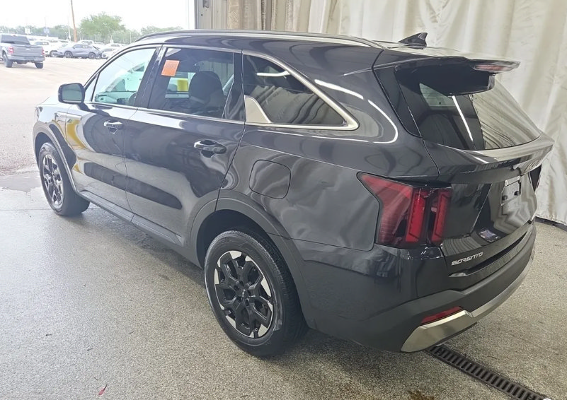 Used 2025 Kia Sorento S AWD/4WD image 2