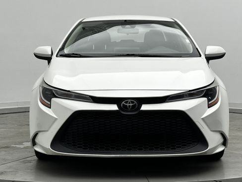 Used 2021 Toyota Corolla LE image 2