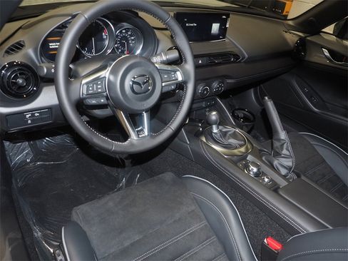 New 2025 MAZDA MX-5 Miata RF Club w/ Weather Package image 4