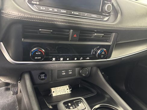 Used 2024 Nissan Rogue SV AWD/4WD image 17