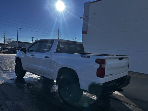 Used 2021 Chevrolet Silverado 1500 LT Trail Boss w/ Convenience Package II image 3