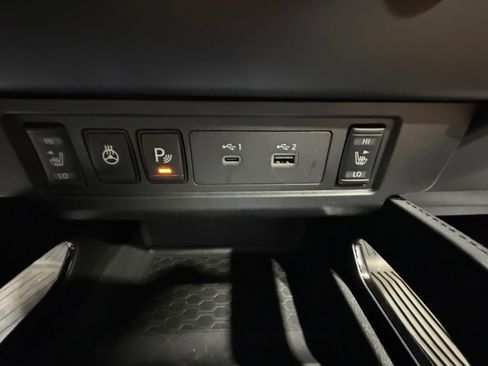 Used 2022 Nissan Frontier PRO-4X w/ Pro-4X Premium Package AWD/4WD image 31