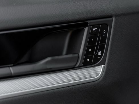 Certified 2025 Porsche Cayenne image 20