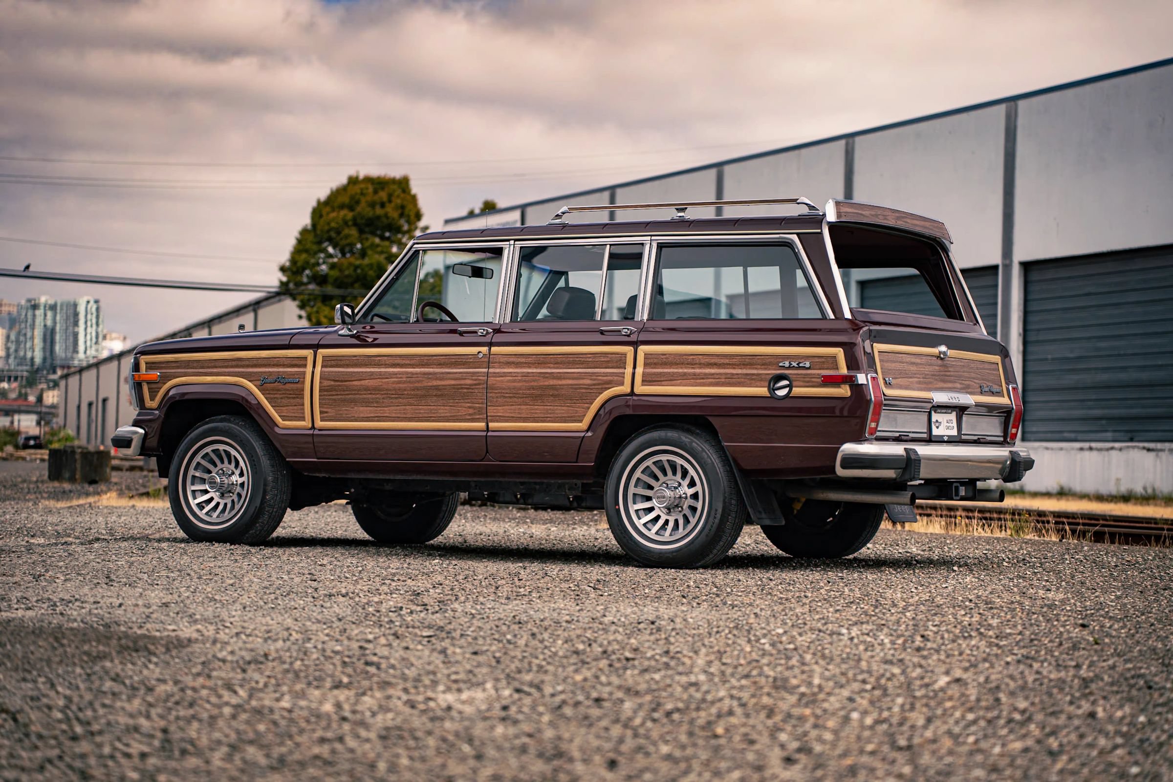 Used 1987 Jeep Grand Wagoneer AWD/4WD image 37