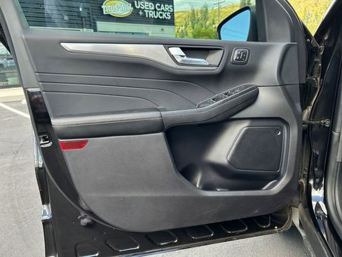 Used 2022 Ford Escape Titanium w/ Class II Trailer Tow Package image 23