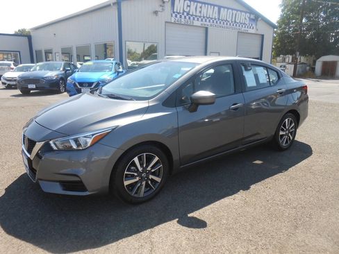 Used 2021 Nissan Versa SV image 5