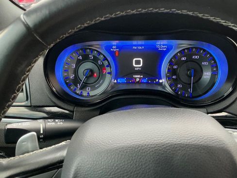 Used 2019 Chrysler 300 S RWD image 23