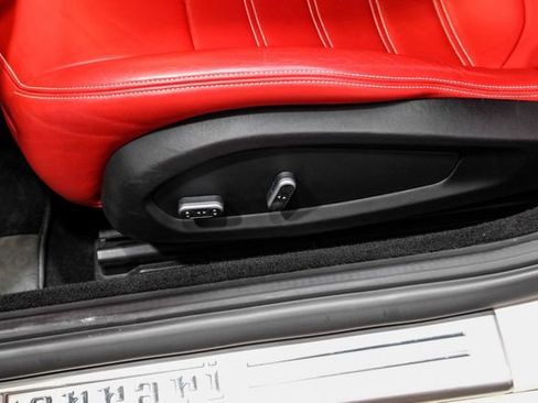 Used 2018 Ferrari California T image 37