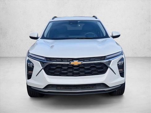 Used 2024 Chevrolet Trax LT image 2