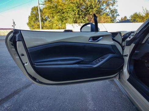 Used 2023 MAZDA MX-5 Miata Grand Touring w/ Weather Package image 33