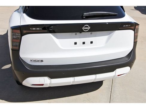 Used 2025 Nissan Kicks SV FWD image 7