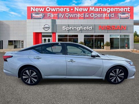 Used 2022 Nissan Altima 2.5 SV AWD/4WD image 6