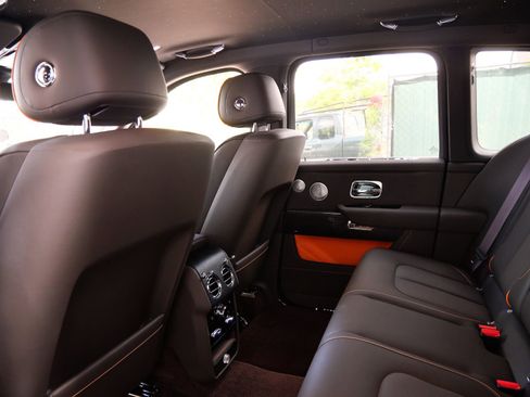 Used 2022 Rolls-Royce Cullinan Black Badge AWD/4WD image 29