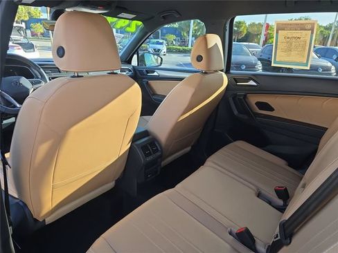 Used 2024 Volkswagen Tiguan SE FWD image 9
