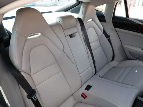 Used 2020 Porsche Panamera image 17