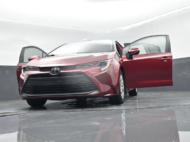 Used 2025 Toyota Corolla LE FWD image 67