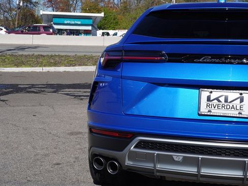 Used 2022 Lamborghini Urus image 19