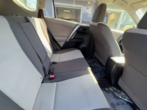 Used 2013 Toyota RAV4 LE AWD/4WD image 18