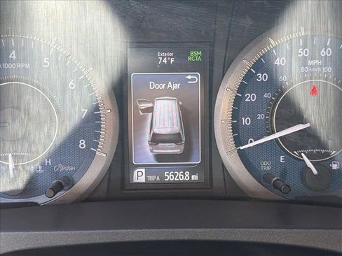 Used 2018 Toyota Sienna XLE FWD image 17