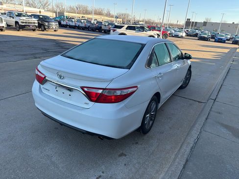 Used 2017 Toyota Camry SE image 5