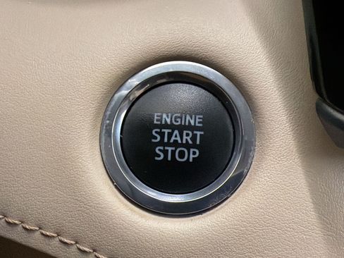Used 2020 Toyota Highlander XLE AWD/4WD image 15